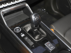 2021款1.5L 手动劲酷版 换挡杆
