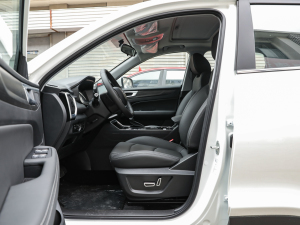 2021款1.5L CVT劲耀版 前排空间