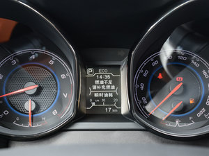 2017款1.5T CVT尊贵型 中控区