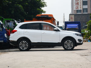 2017款1.5T 手动尊贵型 整体外观
