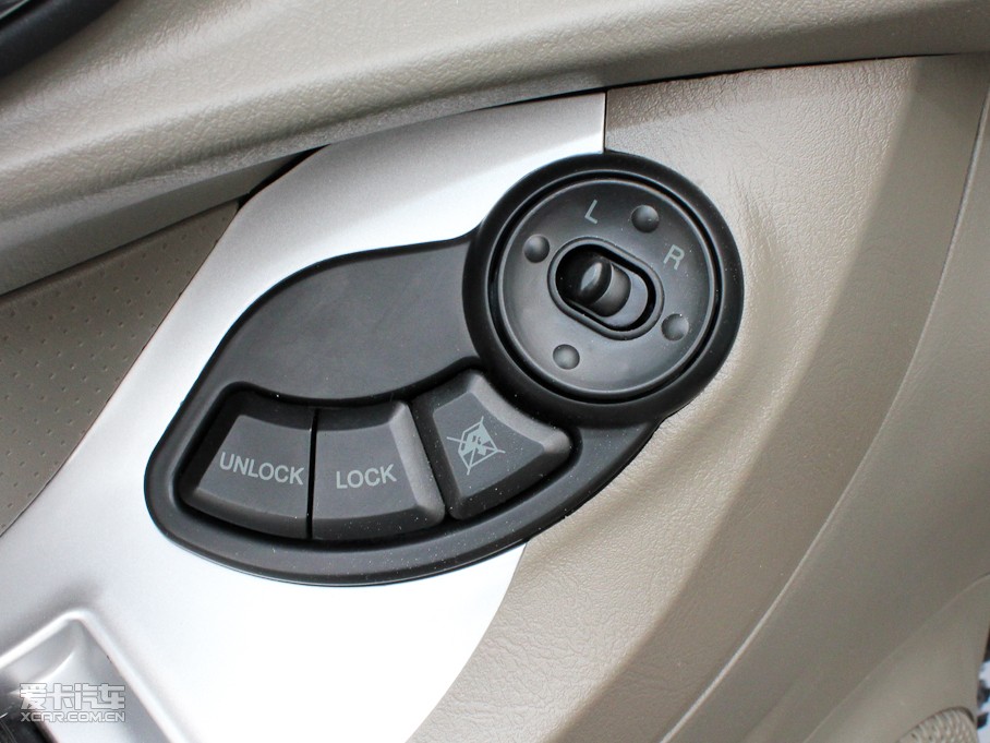 2011ʥ_ 2.0L ̓քӺA