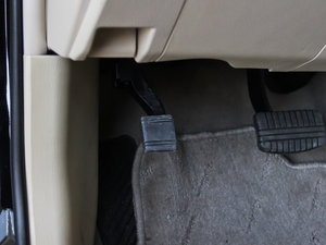 2012款基本型 驻车制动器