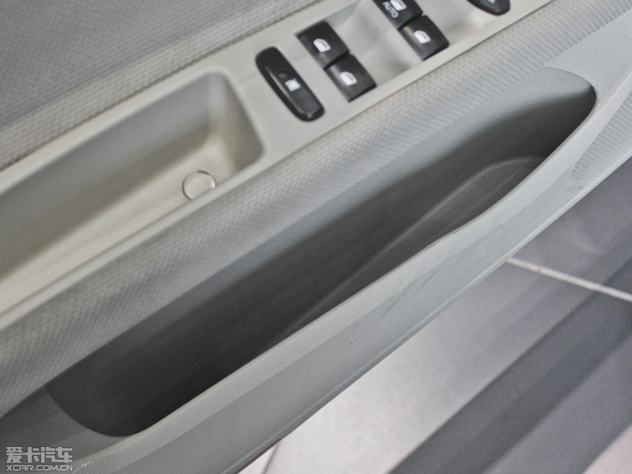 2013·ʢE70 2.0L Ԅm 