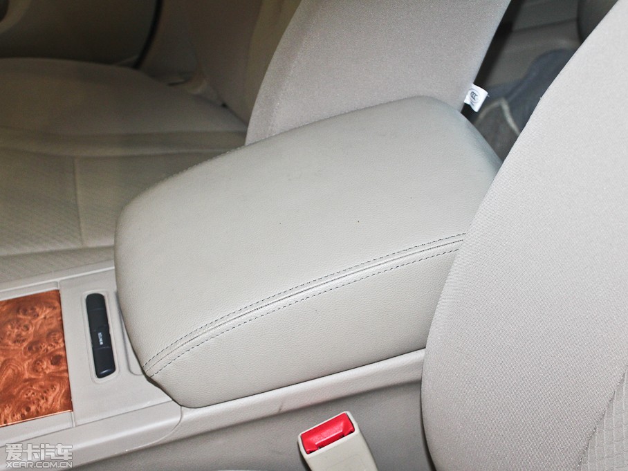 2013·ʢE70 2.0L Ԅm 