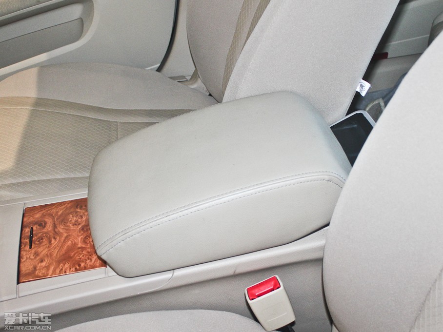 2013·ʢE70 2.0L Ԅm 