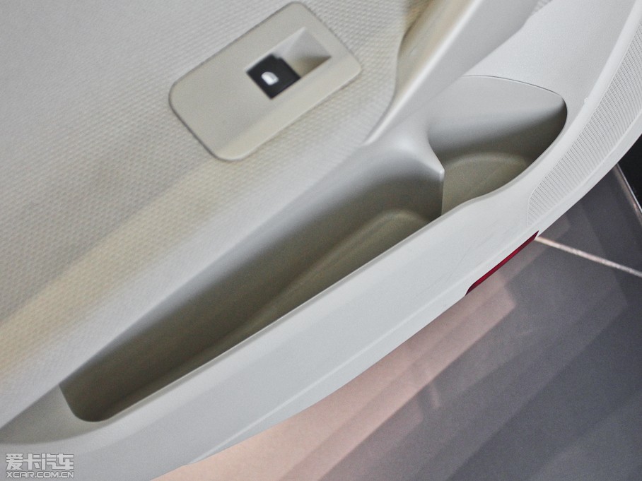 2013·ʢE70 2.0L Ԅm 