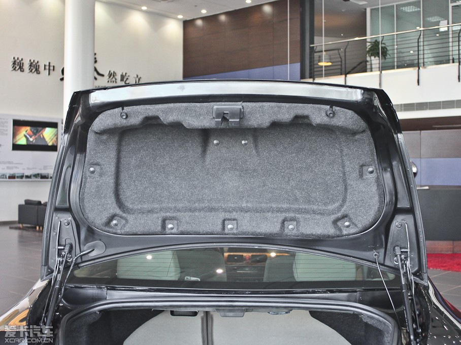 2013·ʢE70 2.0L Ԅm 