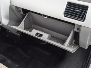 2014款1.2L 舒适型 手套箱