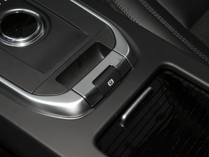 2019款240PS PURE版 国V 驻车制动器