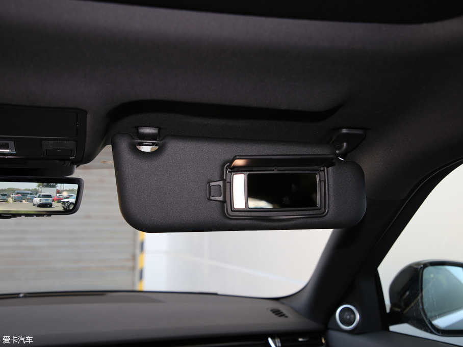 2020٘O 249PS R-DYNAMIC SE \ӿƼư