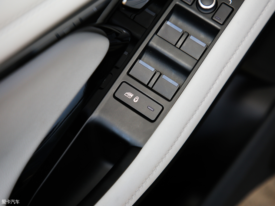 2020٘O 249PS R-DYNAMIC SE \ӿƼư