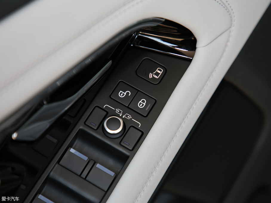 2020٘O 249PS R-DYNAMIC SE \ӿƼư