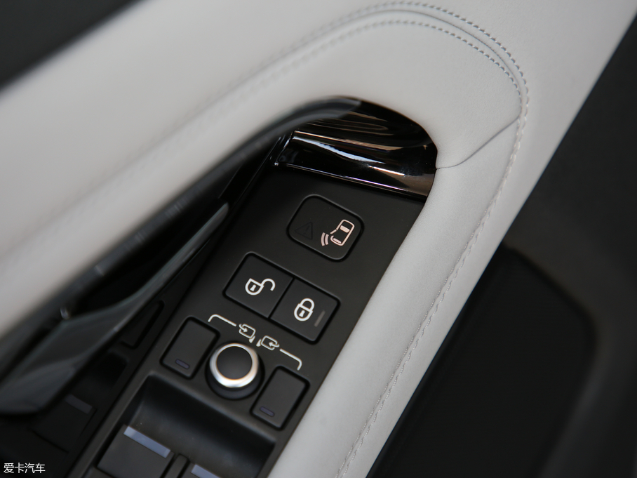 2020٘O 249PS R-DYNAMIC SE \ӿƼư