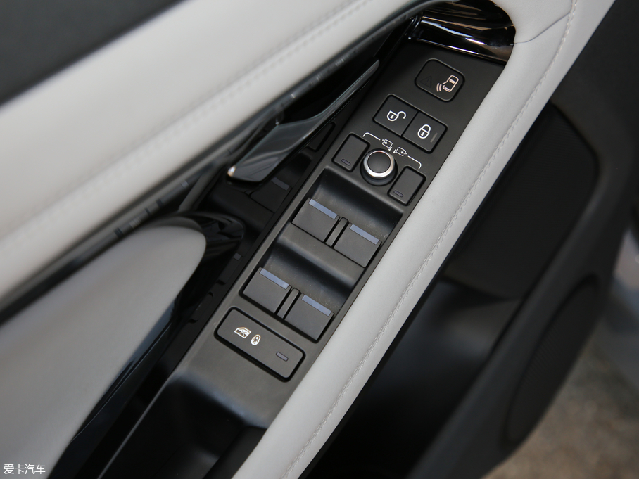 2020٘O 249PS R-DYNAMIC SE \ӿƼư