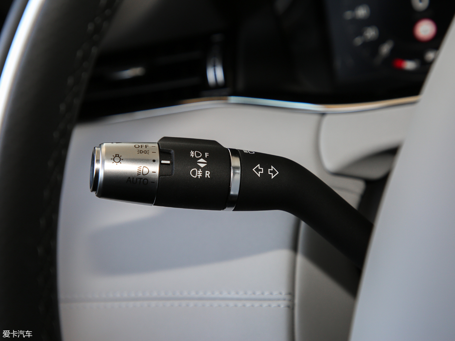 2020٘O 249PS R-DYNAMIC SE \ӿƼư