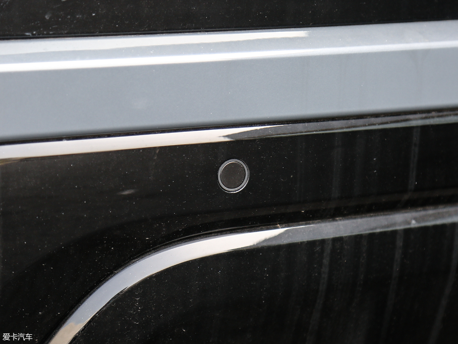 2020٘O 249PS R-DYNAMIC S \Ӱ