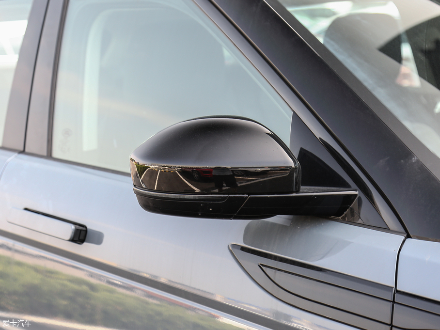 2020٘O 249PS R-DYNAMIC S \Ӱ