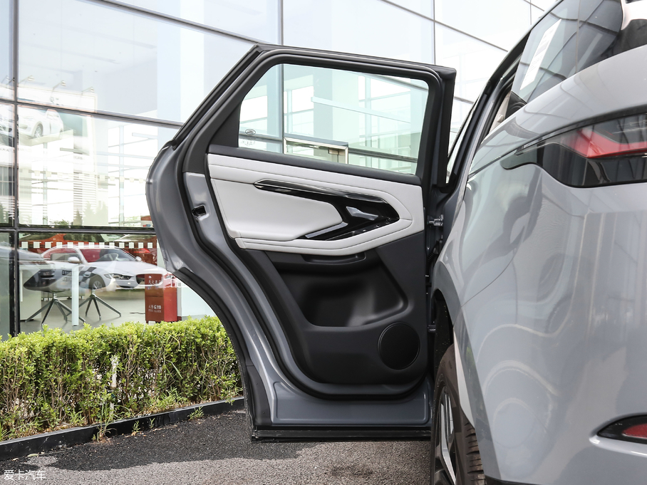 2020٘O 249PS R-DYNAMIC S \Ӱ