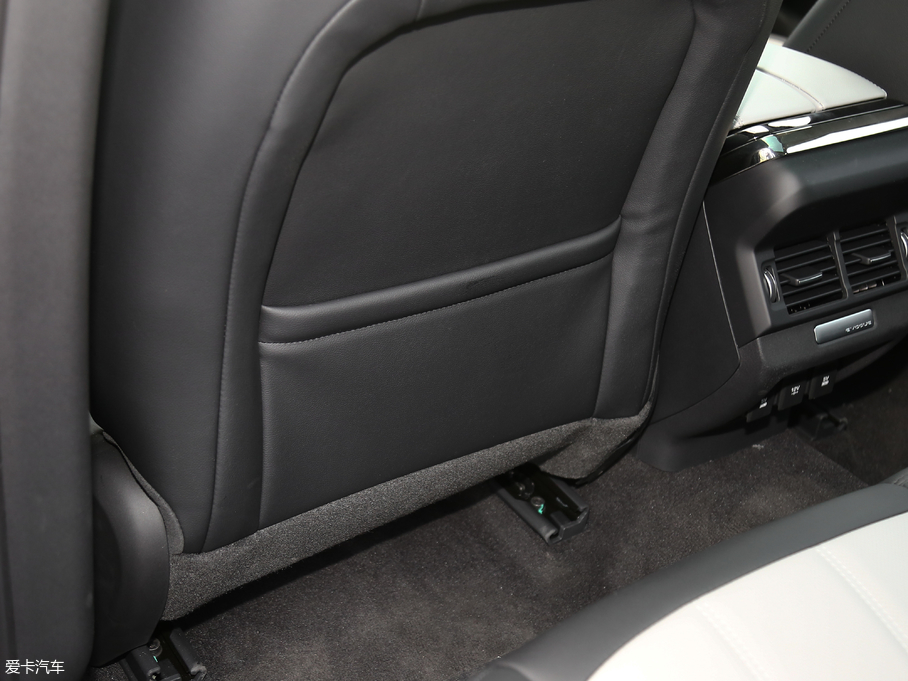 2020٘O 249PS R-DYNAMIC S \Ӱ