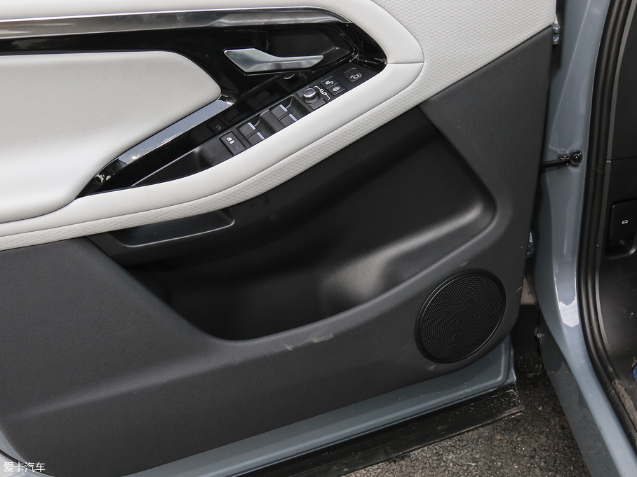 2020٘O 249PS R-DYNAMIC S \Ӱ