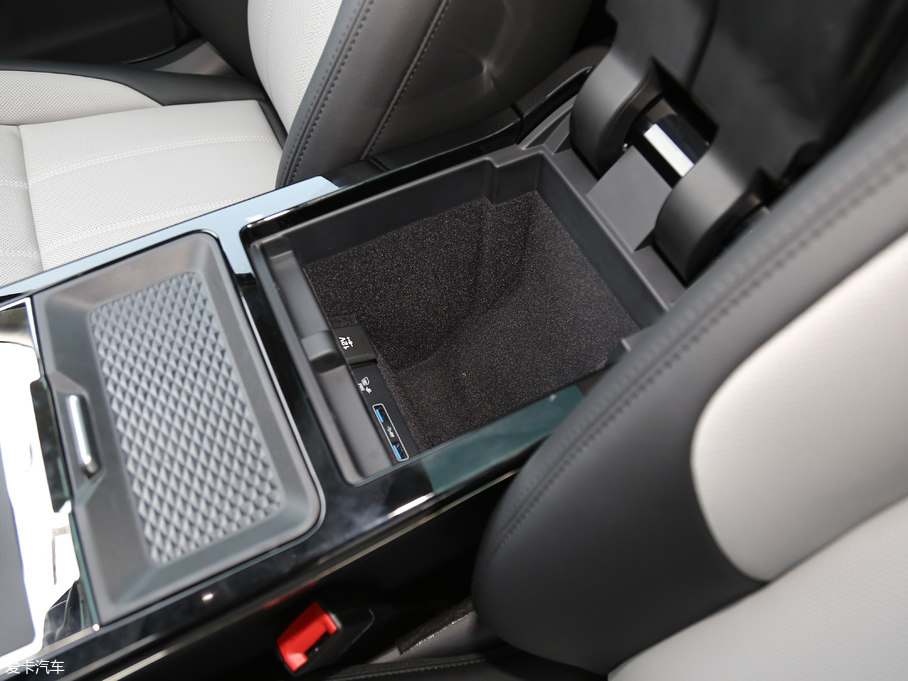 2020٘O 249PS R-DYNAMIC S \Ӱ