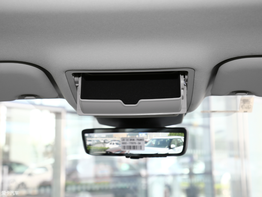 2020٘O 249PS R-DYNAMIC S \Ӱ