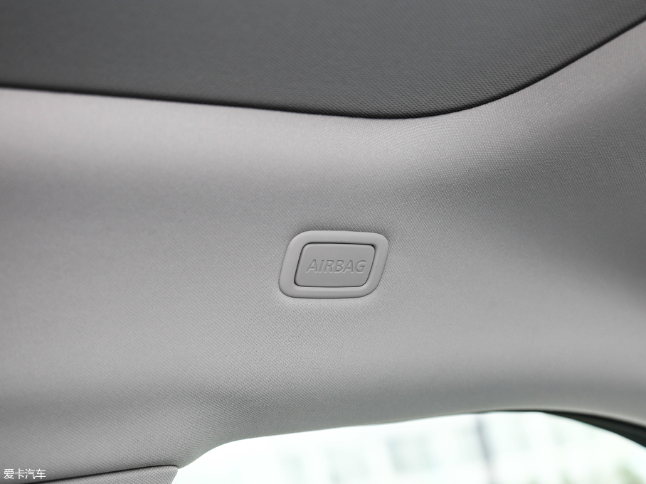 2020٘O 249PS R-DYNAMIC S \Ӱ