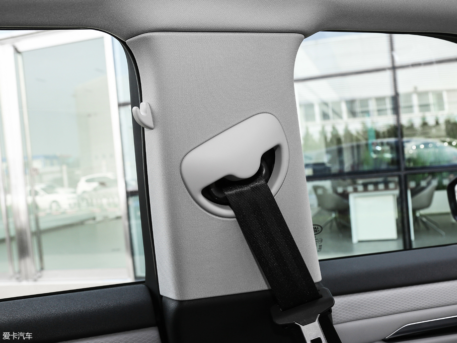 2020٘O 249PS R-DYNAMIC S \Ӱ