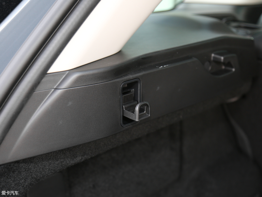 2020٘O 249PS R-DYNAMIC S \Ӱ