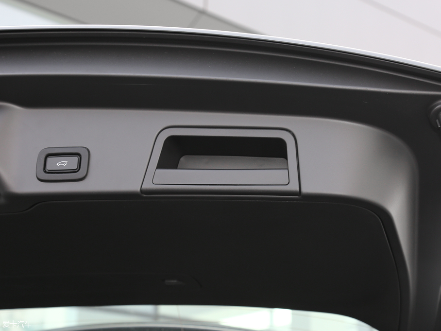 2020٘O 249PS R-DYNAMIC S \Ӱ