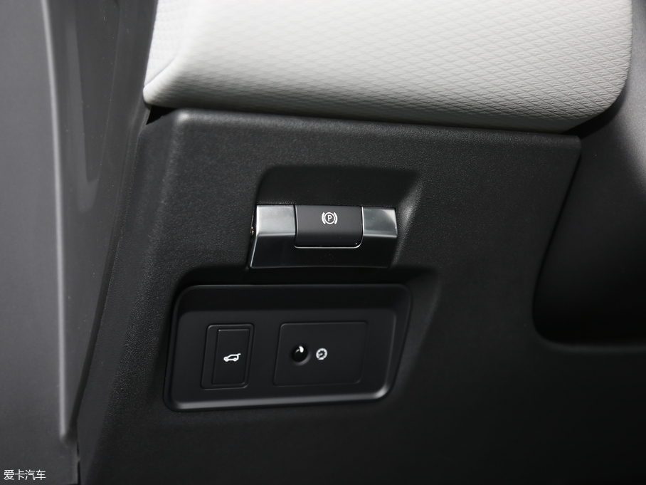 2020٘O 249PS R-DYNAMIC S \Ӱ