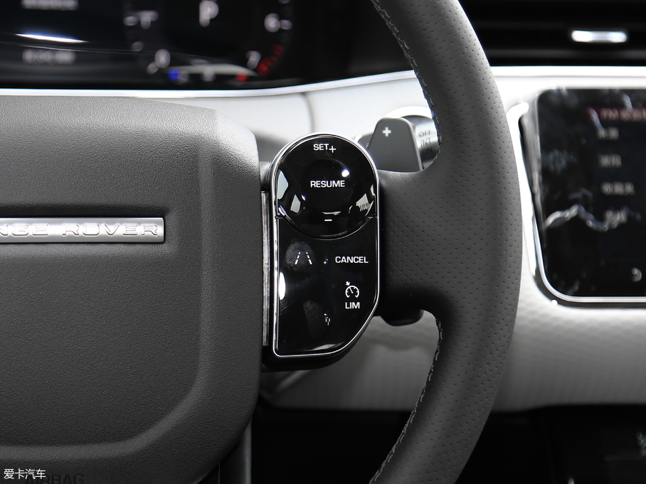 2020٘O 249PS R-DYNAMIC S \Ӱ