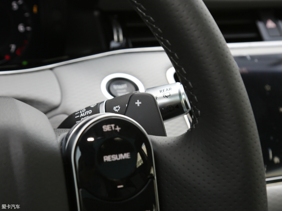 2020٘O 249PS R-DYNAMIC S \Ӱ