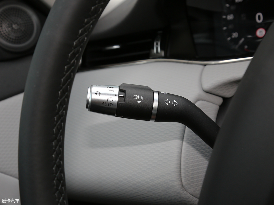 2020٘O 249PS R-DYNAMIC S \Ӱ