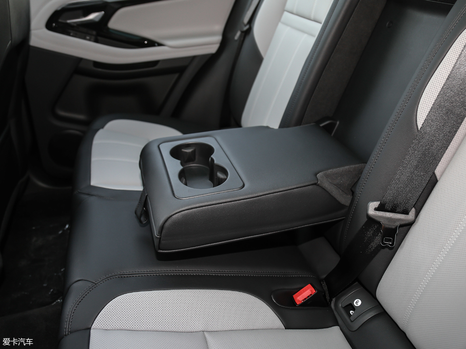 2020٘O 249PS R-DYNAMIC SE \ӿƼ