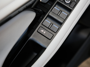 2020249PS R-DYNAMIC SE \ӿƼư п؅^