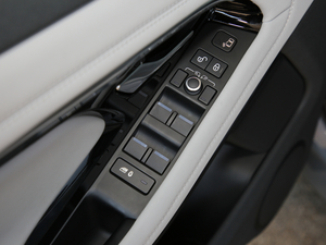 2020249PS R-DYNAMIC SE \ӿƼư п؅^(q)