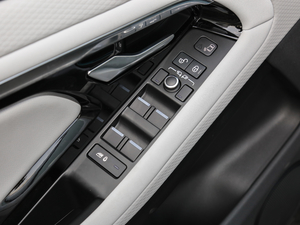 2020249PS R-DYNAMIC S \Ӱ {܇ƅ^(q)	