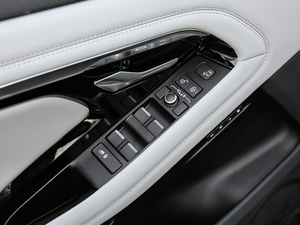 2020249PS R-DYNAMIC SE \ӿƼ {܇ƅ^(q)	