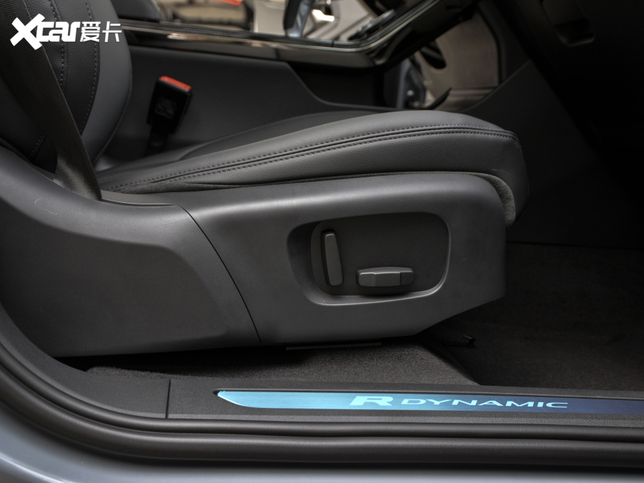 2021٘O 249PS R-DYNAMIC S ׺\Ӱ
