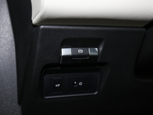 2021249PS R-Dynamic SE ܿƼ 5 v܇Ƅ