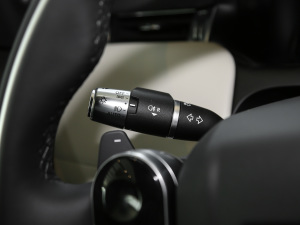 2021249PS R-Dynamic SE ܿƼ 5 п؅^