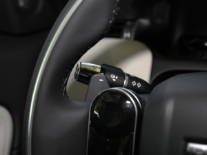 2021249PS R-Dynamic SE ܿƼ 5 п؅^