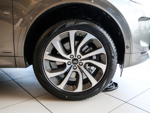 2021249PS R-Dynamic HSE Aư (x)(ji)^