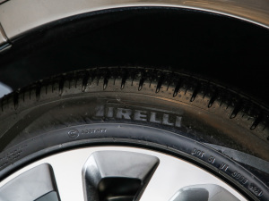 2021249PS R-Dynamic HSE Aư (x)(ji)^