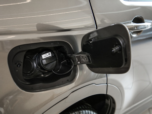 2021249PS R-Dynamic HSE Aư ^