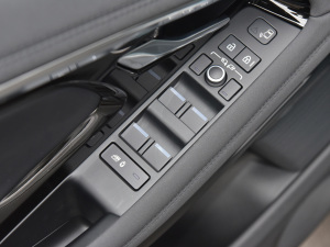 2021��O��L P300e ���A�� �п؅^(q��)