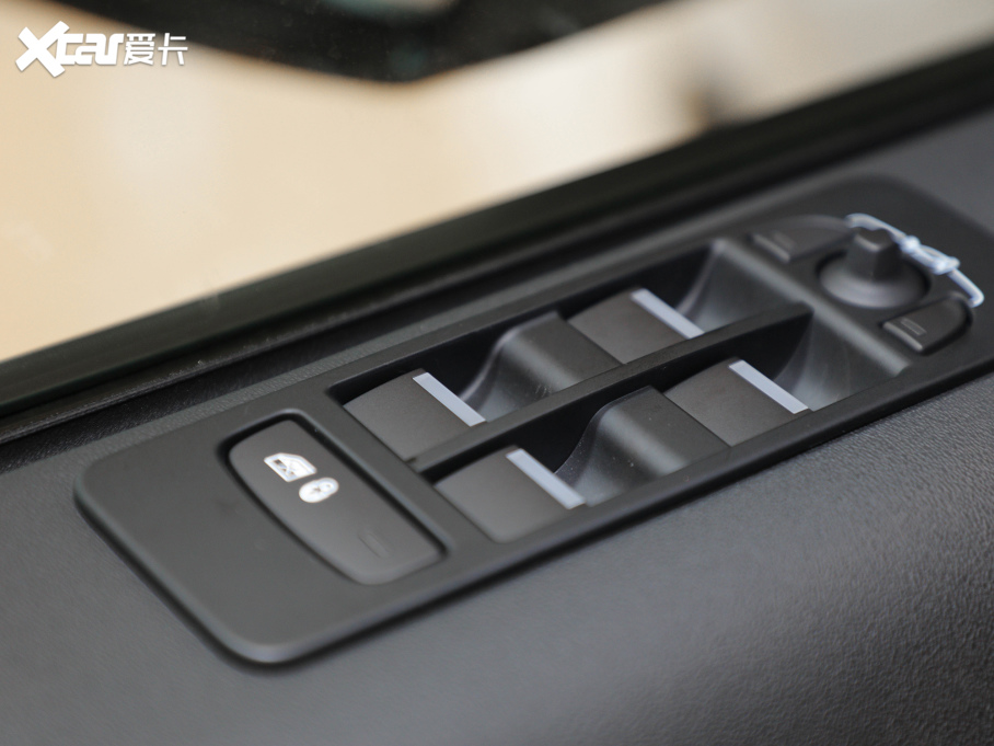 2022l(f)F(xin)\Ӱ 249PS R-Dynamic S ܰ 5