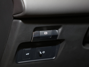 2022249PS R-Dynamic SE ܿƼ 5 v܇(ch)Ƅ(dng)