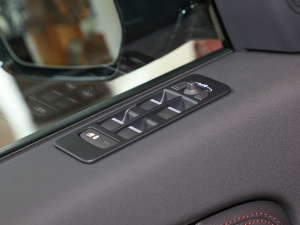 2022249PS R-Dynamic SE ܿƼ 5 {܇(ch)ƅ^(q)	